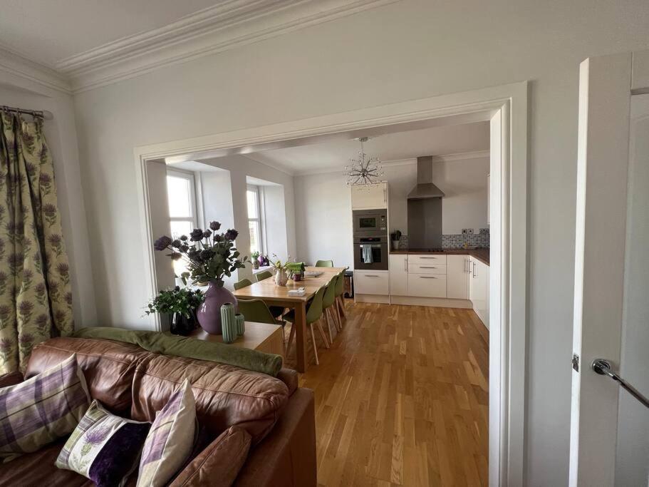 Fantastic 3 Bedroom Holiday Home Millport Eksteriør billede